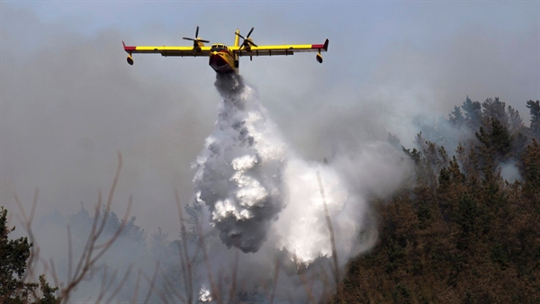 Incendis forestals: la Comissió prepara l'estiu afegint avions a la flota de rescEU