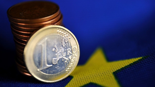 La Comissió acull amb satisfacció l'acord polític sobre uns salaris mínims adequats per als treballadors a la UE