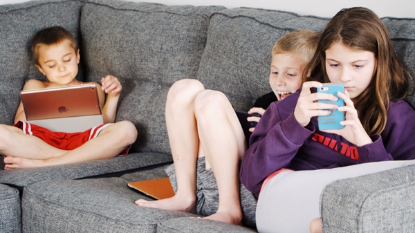 L'EU KIDS ACT restringirà l'accés dels menors a les plataformes de xarxes socials a la UE